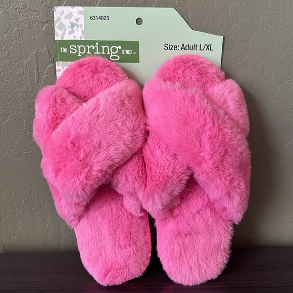 Pink Fuzzy Fluffy Girlie Slippers Size Adult L/XL NWT - Picture 3 of 4